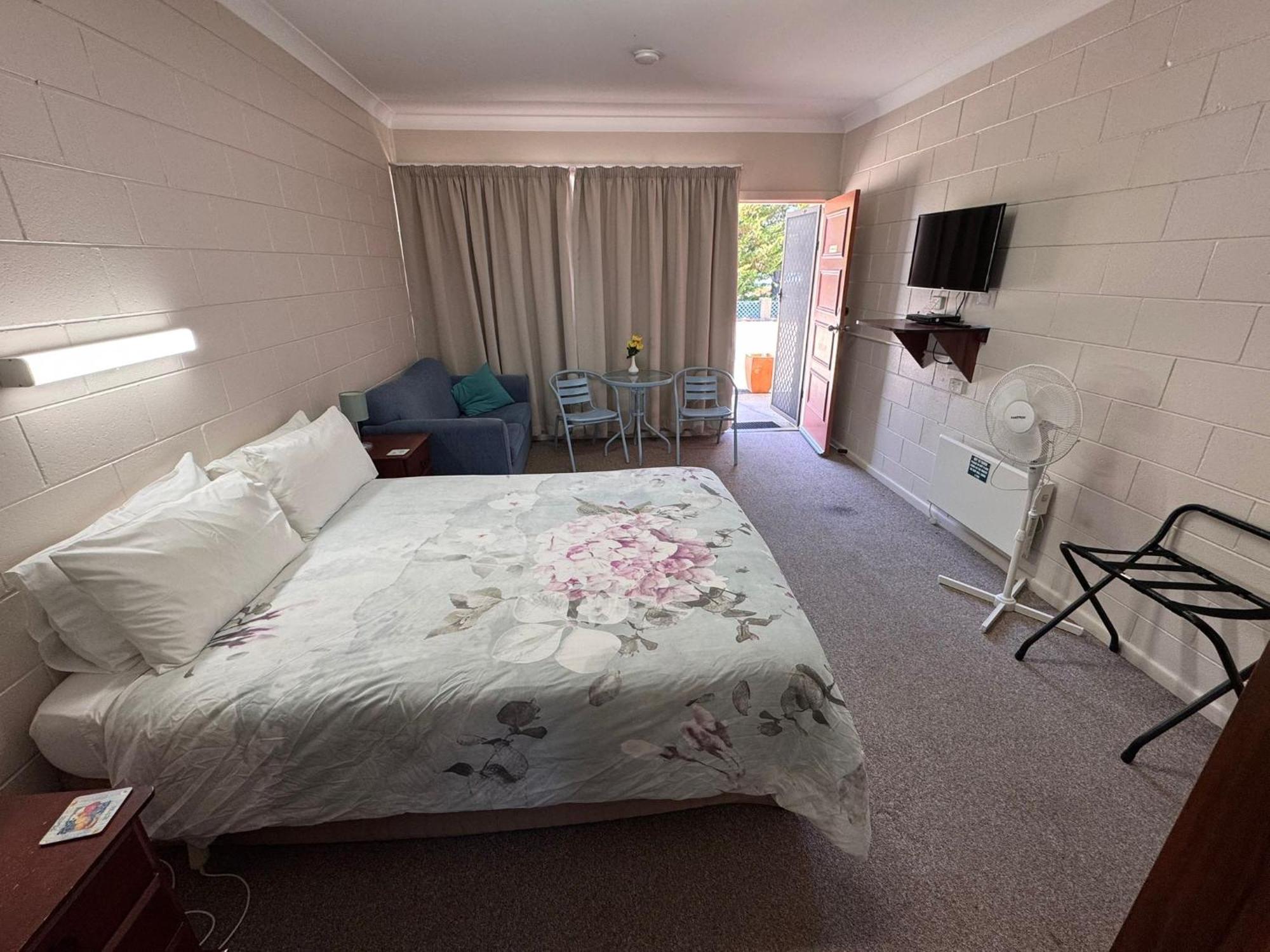 Alpine Country Motel Plus Free Coffee Cooma Exterior foto